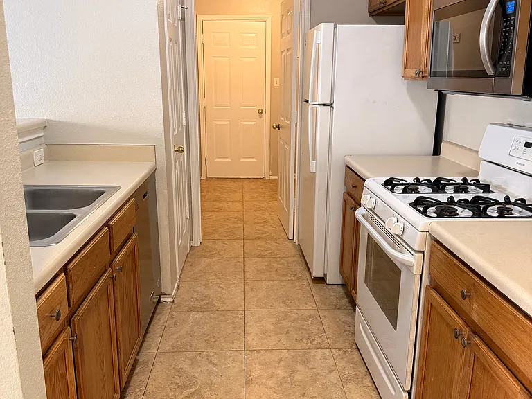 1235 Orchard Park Cir — Photo 5