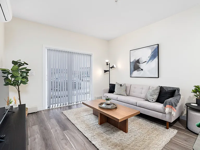 565 Griesbach Parade NW — Photo 9