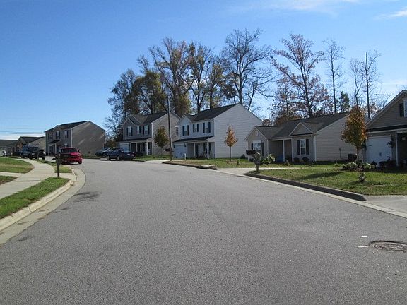 3rd image of 1014 Meadow Oak Dr