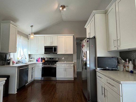 4th image of 7252 S Christiana Ave