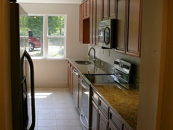 5th image of 1020 Manning Dr