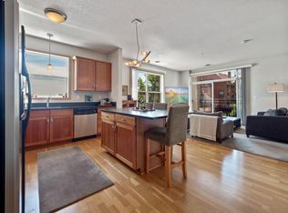 301 Oak Grove St APT 402, Minneapolis, MN 55403