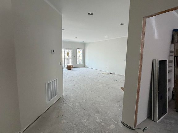 3rd image of 1140 Eagle Rest Dr