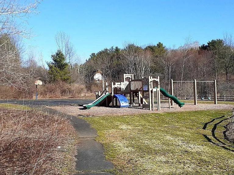 Oak Hill — Photo 15