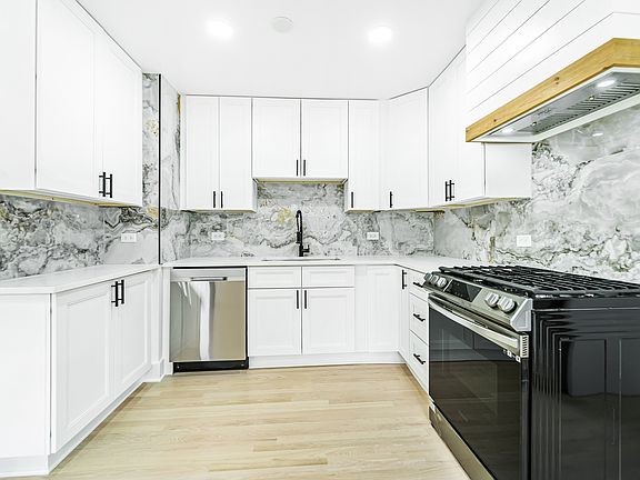 5th image of 5561 Babette Ct