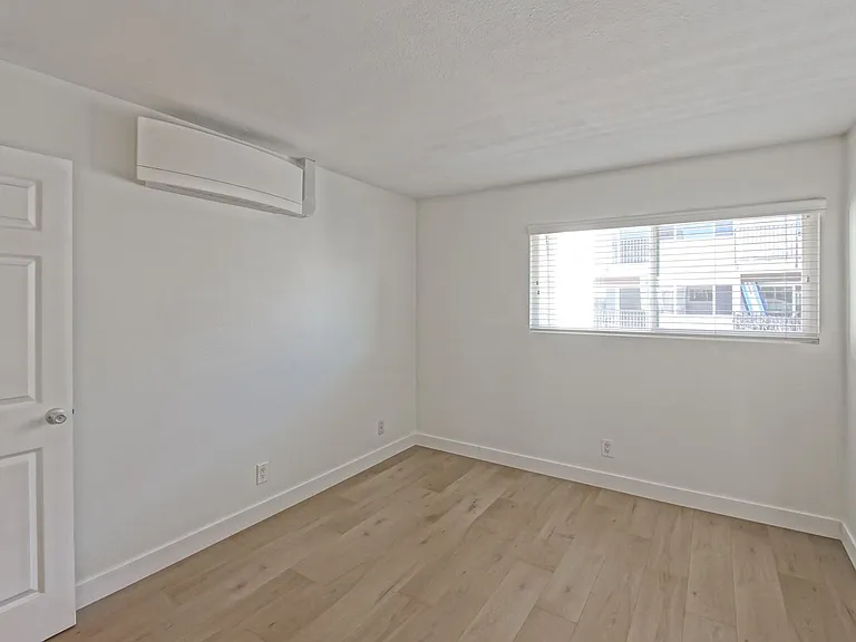 1720 Ardmore Ave #301 — Photo 29