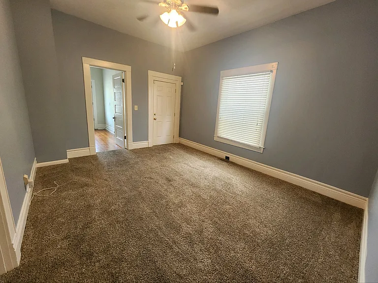 404 E Brandeis Ave — Photo 3