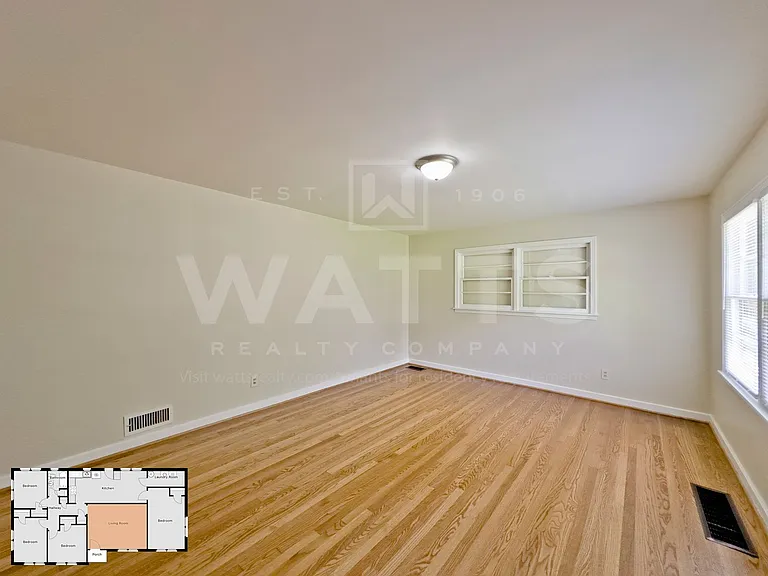 1129 Dogwood Ln — Photo 3