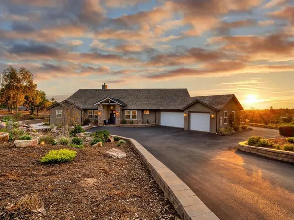 2263 Corner Creek Ln, Fallbrook, CA 92028