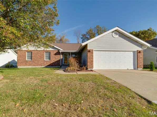 2612 White Manor Ct, Saint Louis, MO 63114