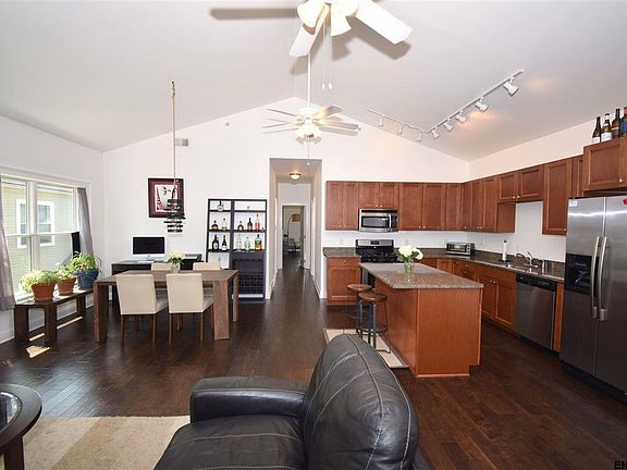 3rd image of 289 Jefferson St APT 24