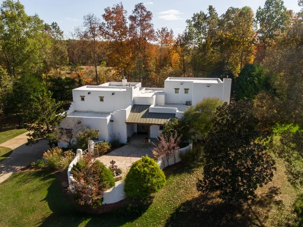 429 Albemarle Dr, Tullahoma, TN 37388