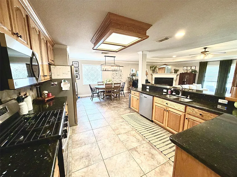 301 Friends Knoll Ln — Photo 7