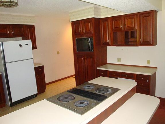 5th image of 49 Kenbrook Ave