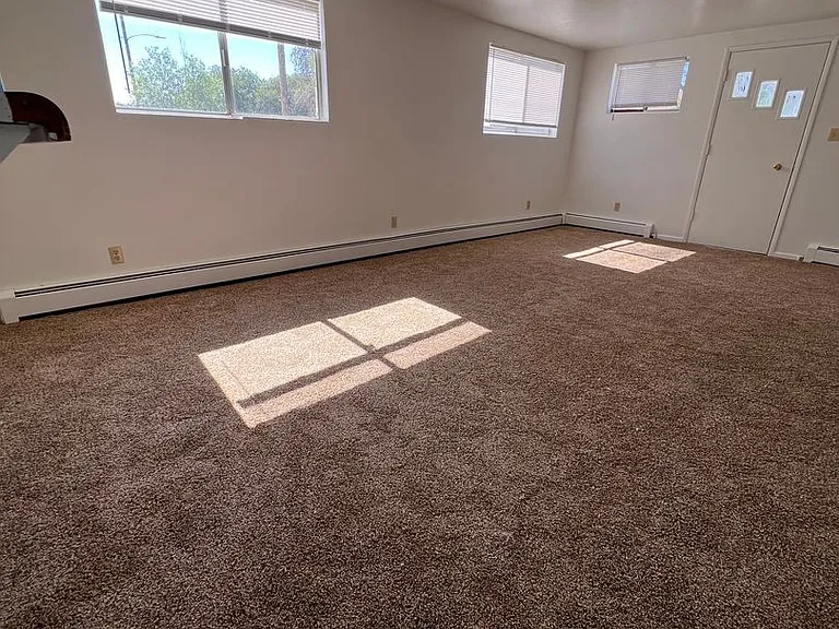 615 E Front St — Photo 2