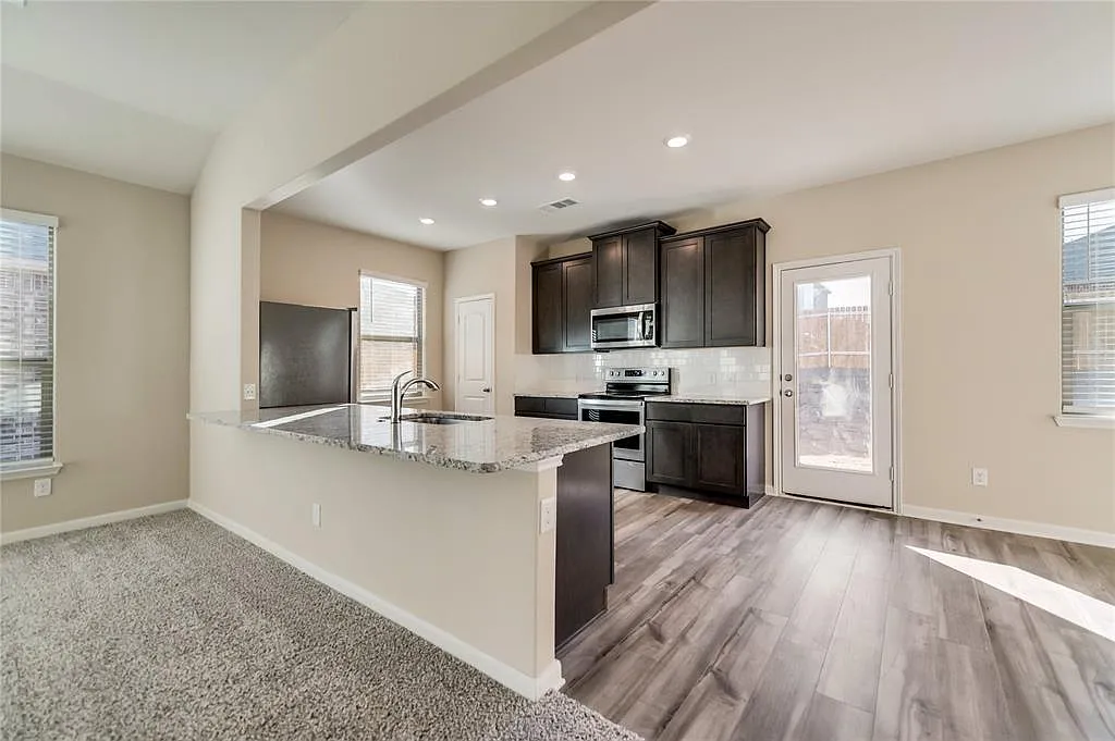 4 bed, 1803 sqft, $1,995 — Photo 4