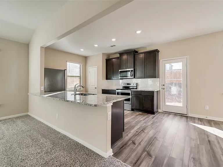 204 Lake Rdg — Photo 4