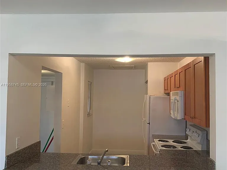20815 NE 8th Ct #20220 — Photo 3