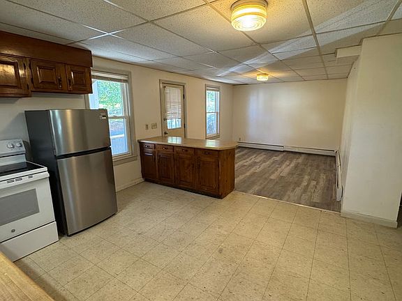 2nd image of 19 Lilac Ln #3