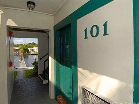 5th image of 1535 SE 15th St APT 101