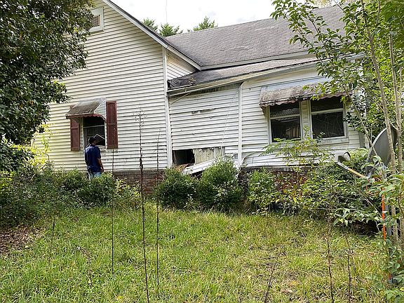 3rd image of 608 W Chattahoochee St
