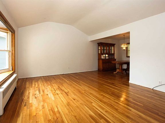 4th image of 79 N Pine St