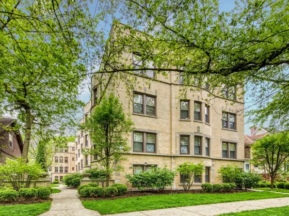 1919 W Estes Ave #2S, Chicago, IL 60626