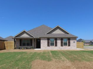 175 N Harrogate Ln, Fayetteville, AR 72704
