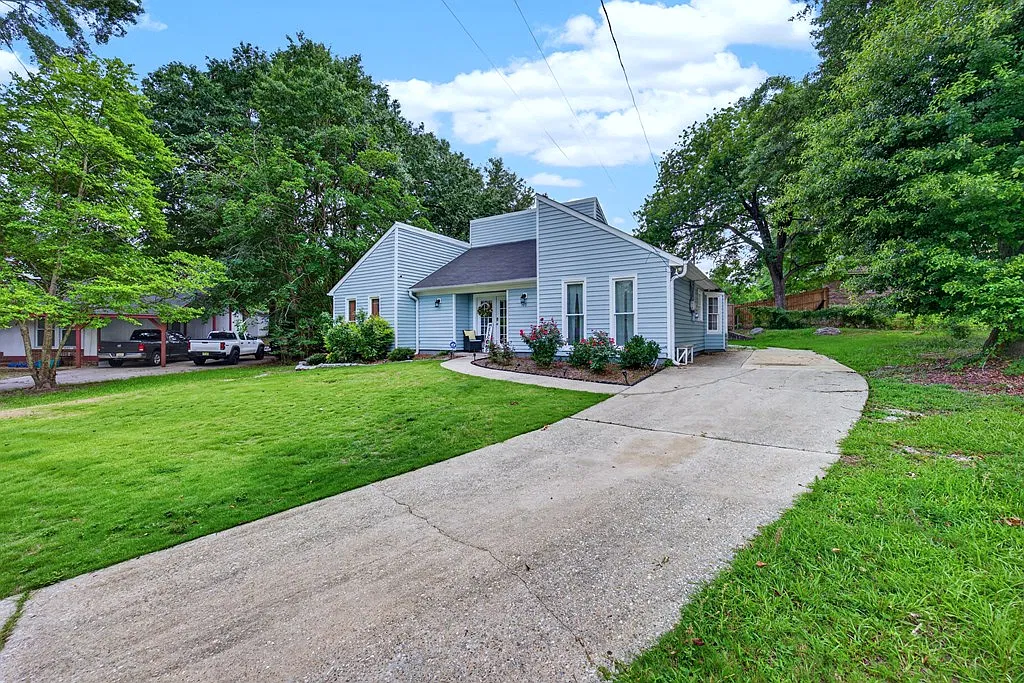 3 bed, 1468 sqft, $2,400 — Photo 3
