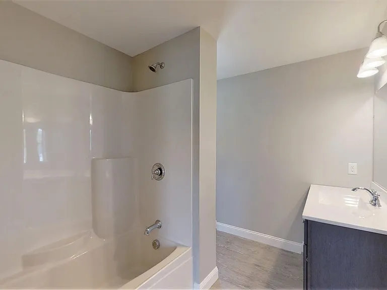 40 Chamberlain Dr #40 — Photo 7