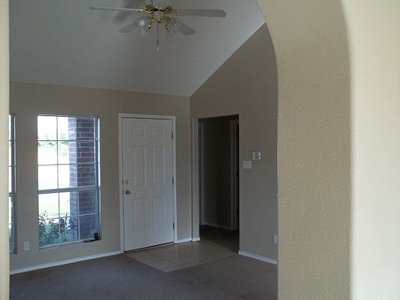 2nd image of 401 Poblano Dr