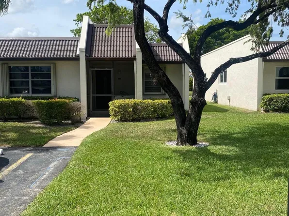121 Lake Rebecca Drive, West Palm Beach, FL 33411