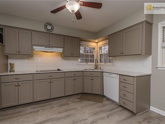 4th image of 106 E 117th Ter