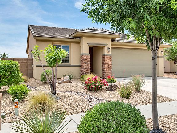 3rd image of 2600 E Desert Cliff Dr