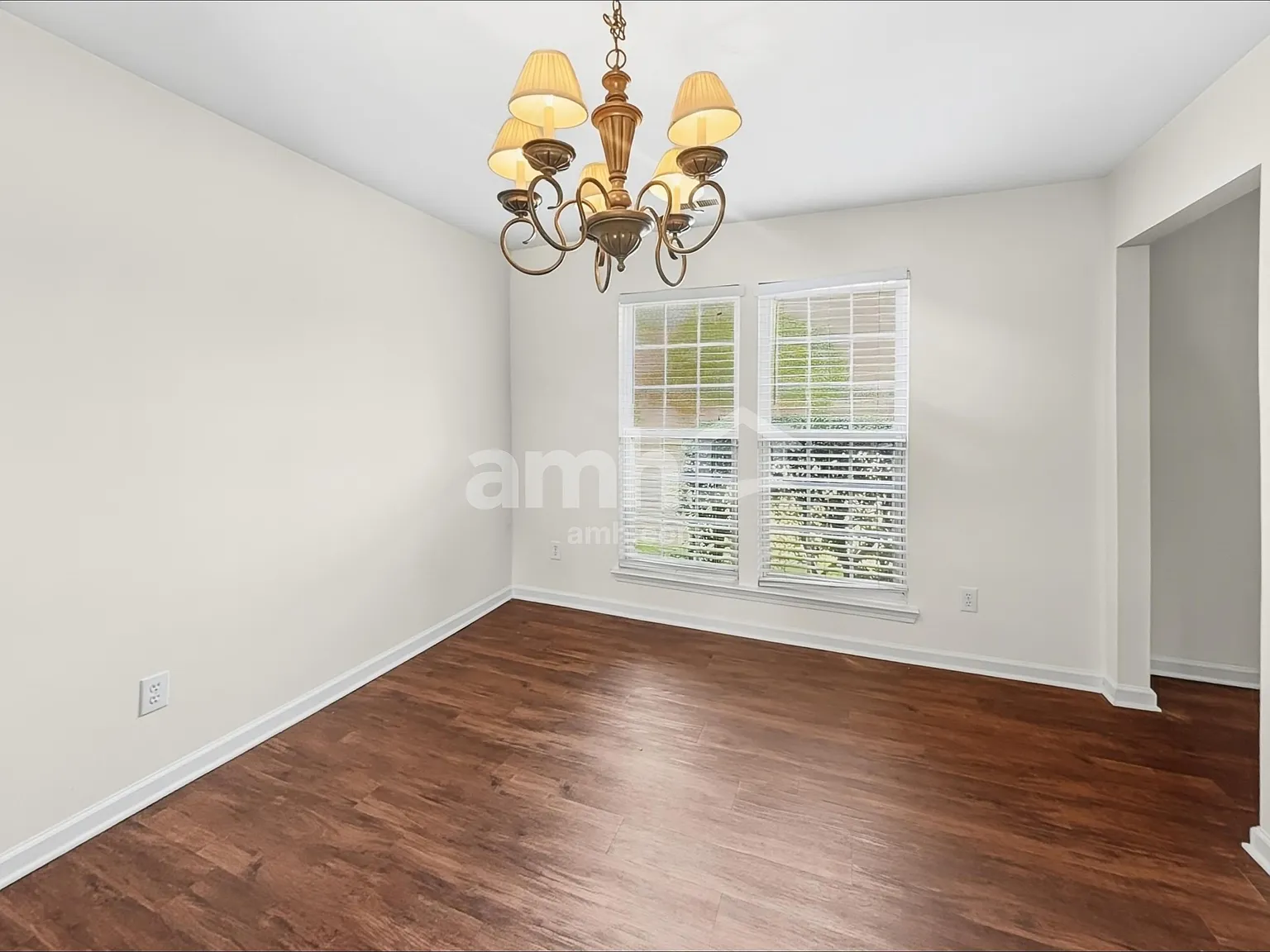 3 bed, 2.5 bath, 1594 sqft, $1,985 — Photo 4