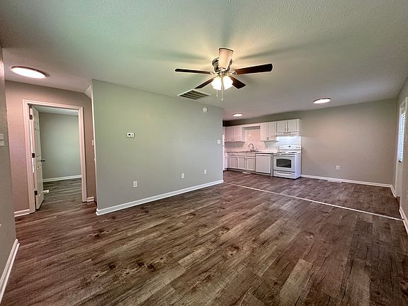 5th image of 1425 Dutch Valley Dr #1425