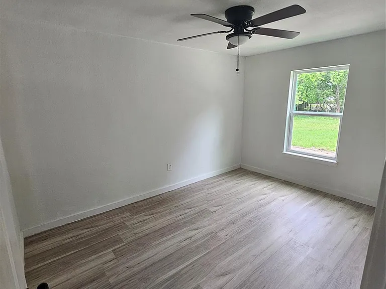 3009 Lincoln St — Photo 11