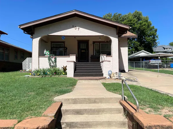 107 N C St, Arkansas City, KS 67005