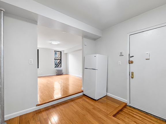 5th image of 97 Saint Marks Pl APT 6