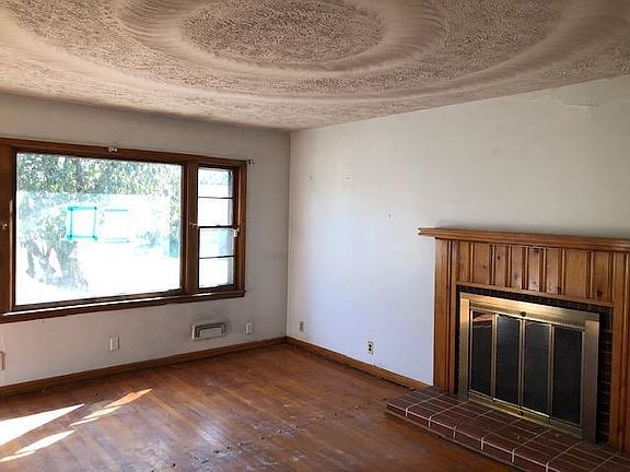 3rd image of 211 Orchard St