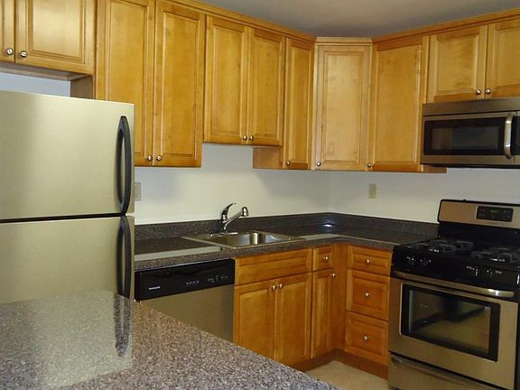 3rd image of 4 Kensington Cir APT H