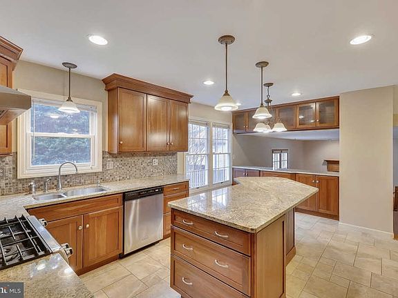 4th image of 791 Helmwood Ct