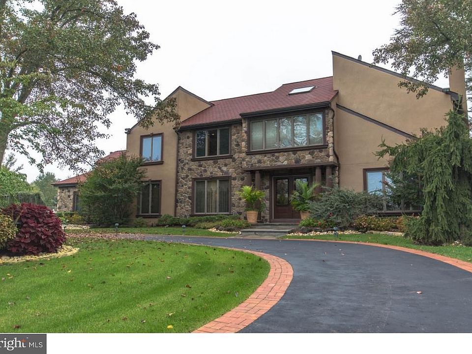 1st image of 126 Lisette Dr