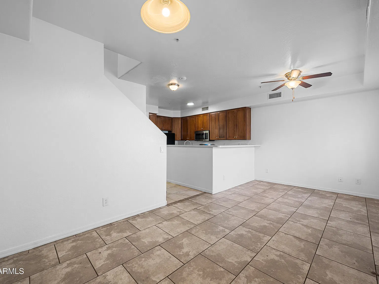 2 bed, 2.5 bath, 1282 sqft, $1,325 — Photo 2