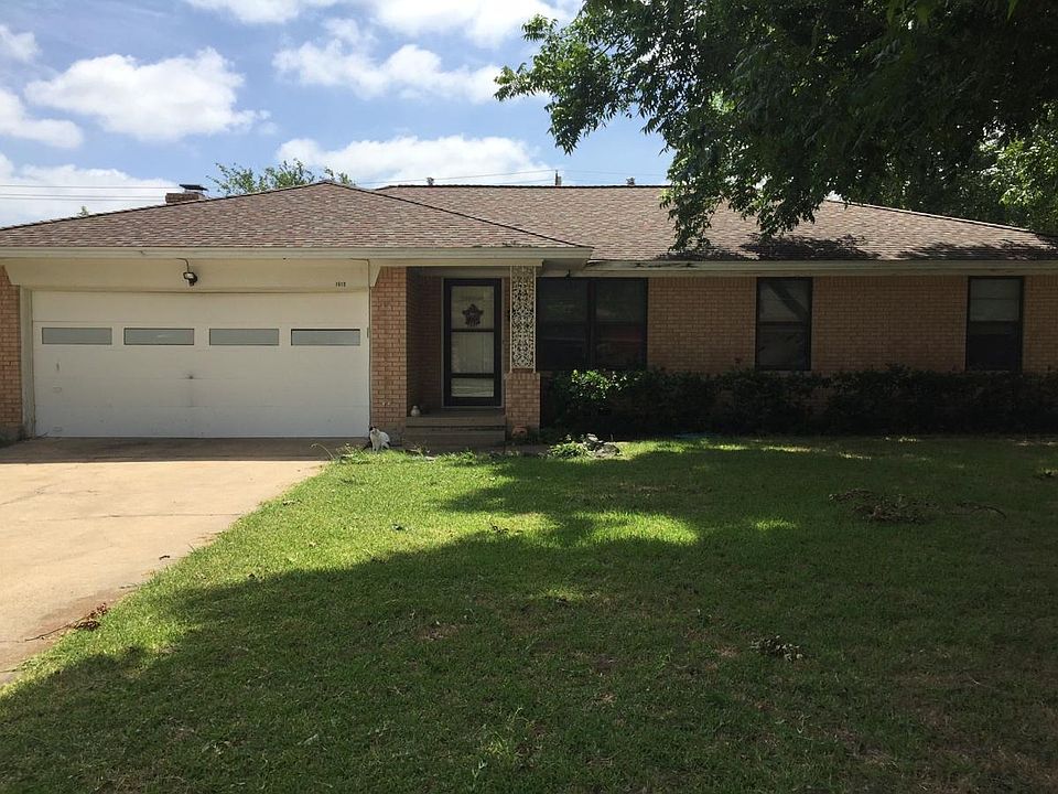 1st image of 1512 Meandering Way