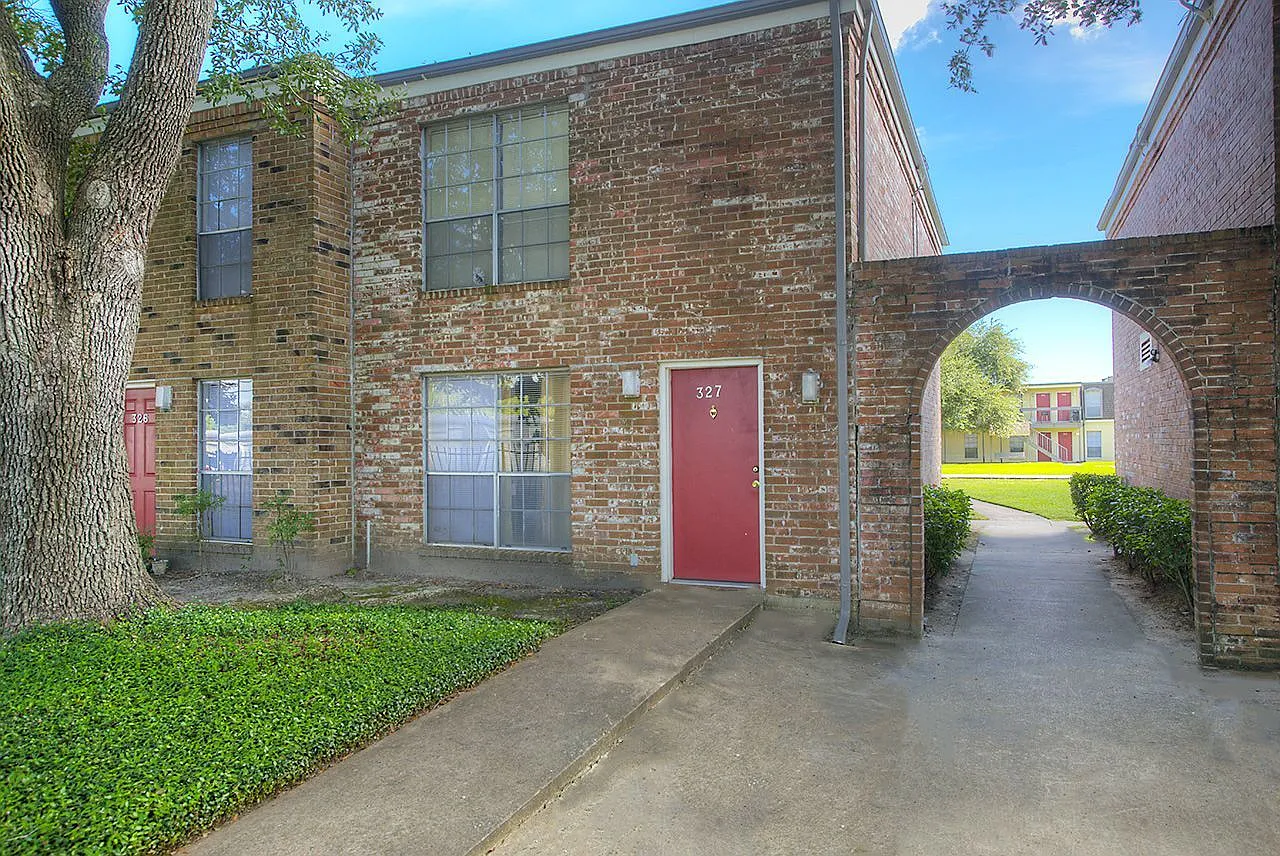 Oaks of Baytown Apartments — Photo 2