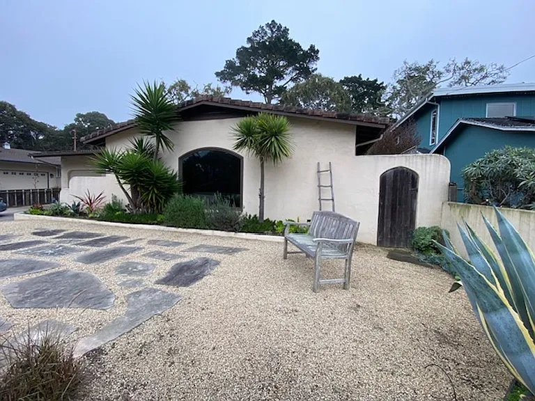 835 Seventeen Mile Dr — Photo 2