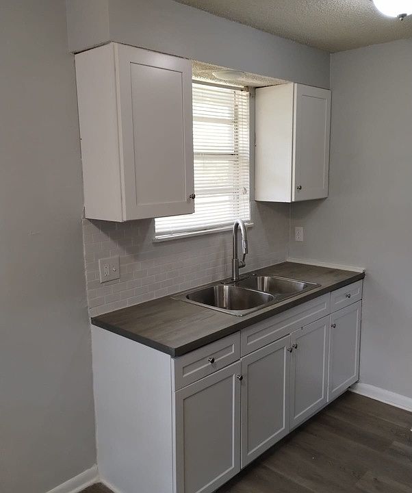 1st image of 8464 Navarra Ave