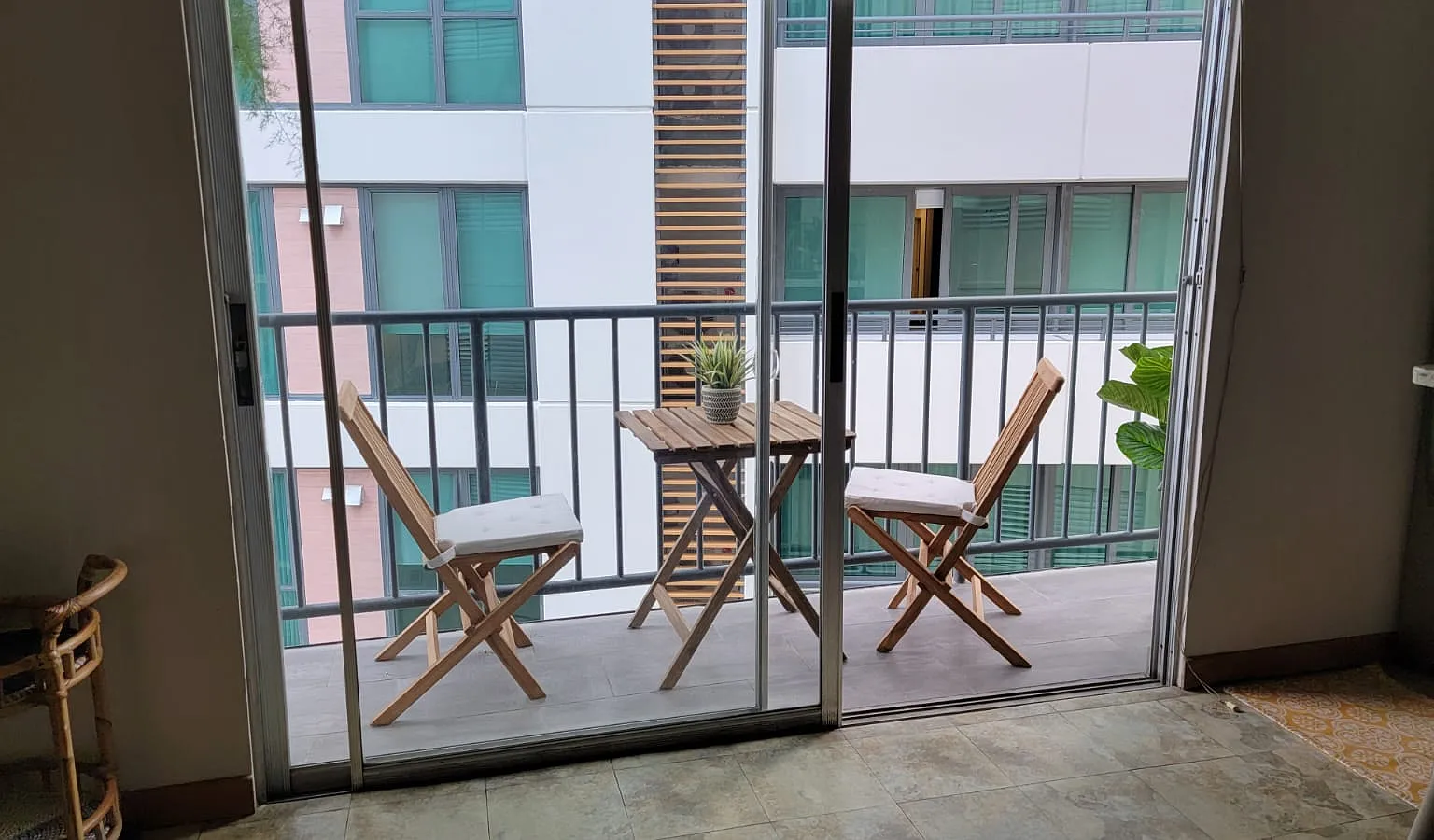 1 bed, 1000 sqft, $1,750 — Photo 2