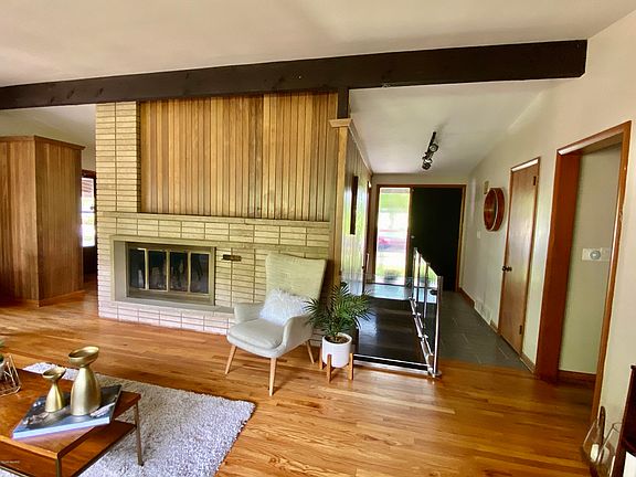 5th image of 853 Sweet St NE